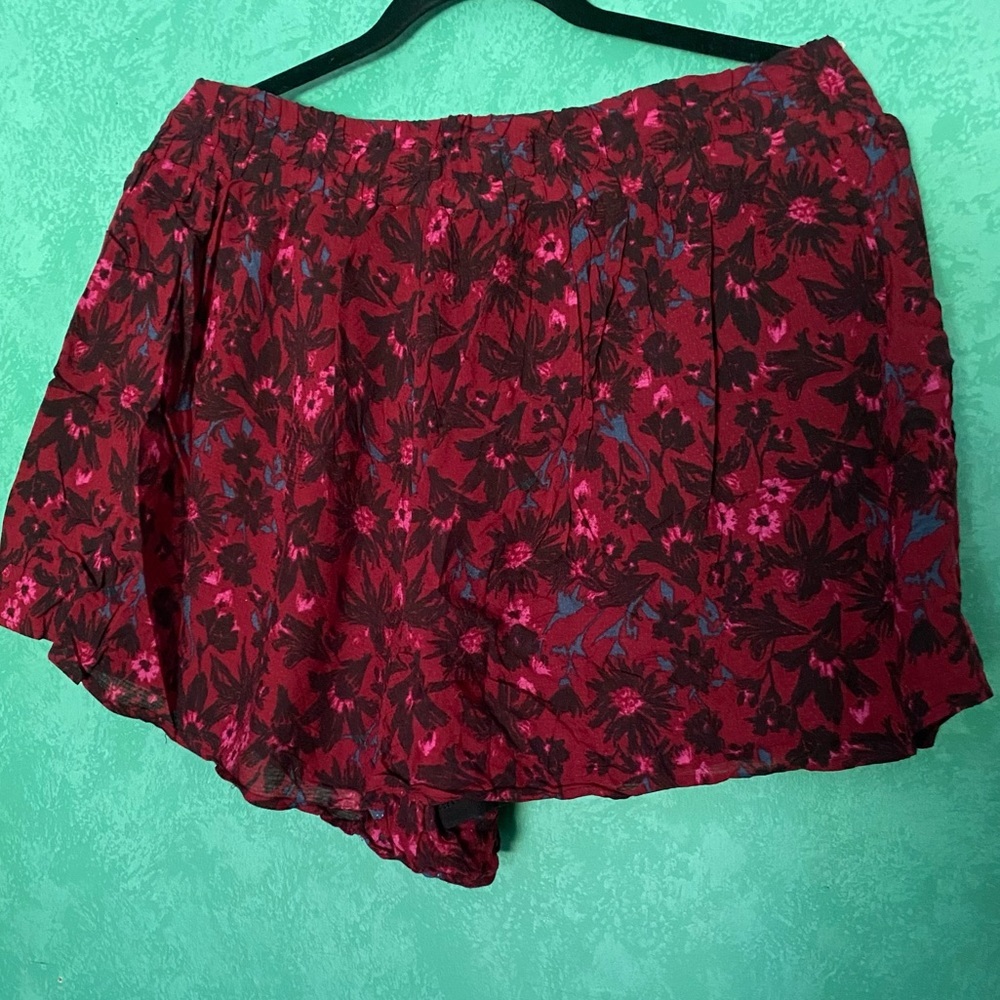 Splendid‎ maroon floral shorts XL - Picture 2 of 6